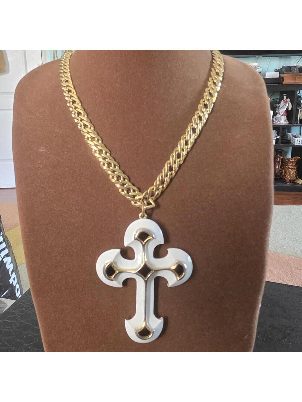 vintage Anne Klein Men's gold tone necklace N vtge gold tone white cross